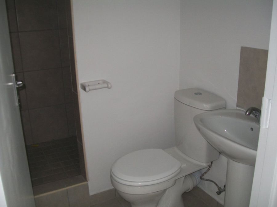 To Let 1 Bedroom Property for Rent in Peerless Park East Western Cape